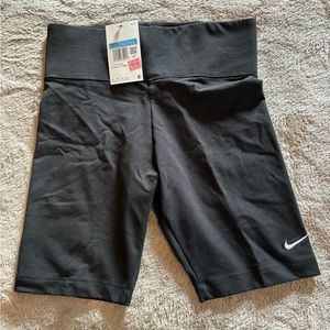 Nike NEW black bike shorts size M